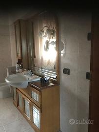 Mobile - Lavabo- Miscelatore -Specchiera con lampa