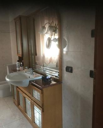 Mobile - Lavabo- Miscelatore -Specchiera con lampa