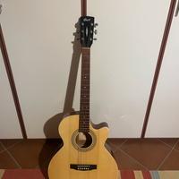 Chitarra acustica cort