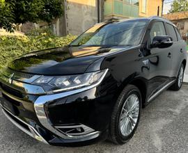 Mitsubishi Outlander 2.4 MIVEC 4WD PHEV Instyle - 