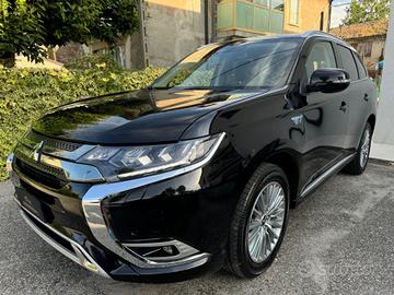 Mitsubishi Outlander 2.4 MIVEC 4WD PHEV Instyle - 