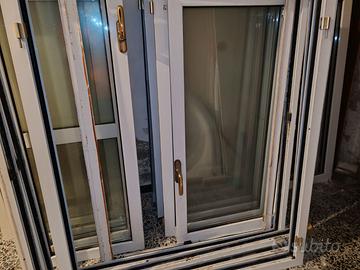 Finestre alluminio bianche