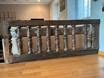 Balaustra antica 1600 circa in noce massiccio