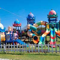 Parco giochi scivolo