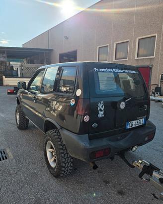 Nissan terrano