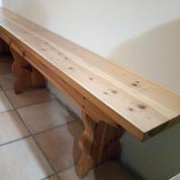 2 panche, massicce di legno 3 gambe 