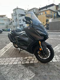 Tmax 560 tech Max 2024 dark magma