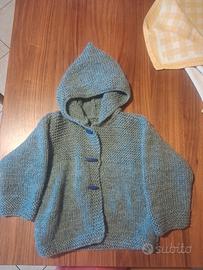 Cardigan per bambino fatto a maglia