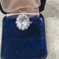 anello oro bianco con acquamarina pura e zirconi