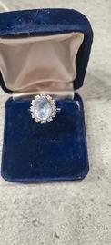 anello oro bianco con acquamarina pura e zirconi