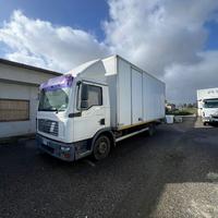 Autocarro MAN sponda idraulica