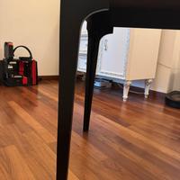 Tavolo / scrivania in legno con gambe nere