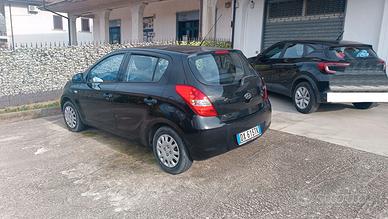 HYUNDAI I20 CON MOTORE ROTTO