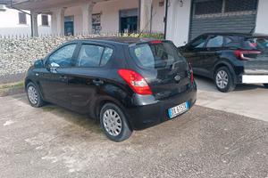 HYUNDAI I20 CON MOTORE ROTTO