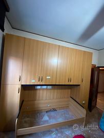 Armadio e ponte con letti