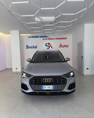 Audi Q3 35 TDI S tronic Identity Black