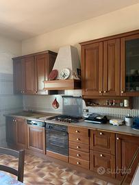 Cucina completa in legno
