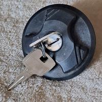 FIAT 600 - tappo benzina con chiavi