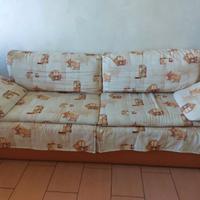 Divano disponibile fino al 2 aprile.