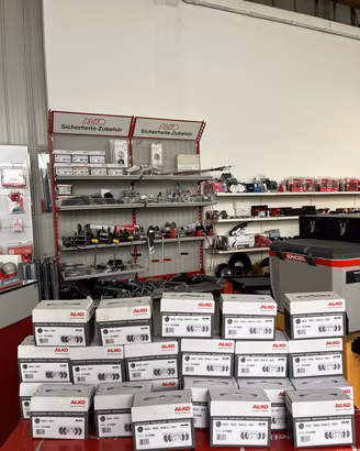 Ricambi per rimorchi Pneumatici kit freni luci in 