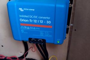 DC/ DC converter 30 amp victron