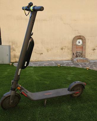 Monopattino elettrico Ninebot by Segway 