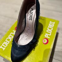 Scarpe con il tacco blu raso