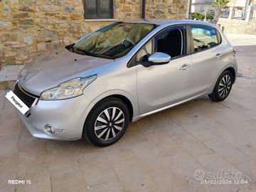 Peugeot 208 1.4 HDi 70 CV 5 porte Allure