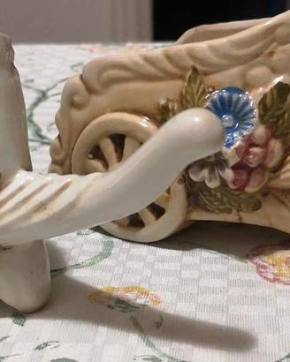 LOTTO DI 2 BIGHE IN CERAMICA CAPODIMONTE
