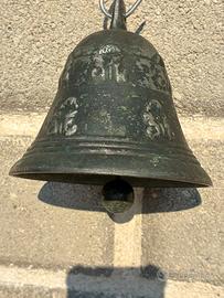 Campana  antica di bronzo decorata bella e partico