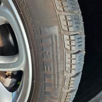 Pneumatici Pirelli con cerchi originali Mini