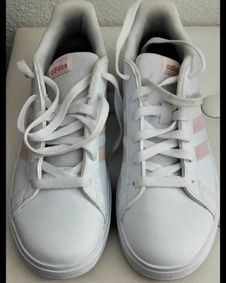 Adidas Grand court 