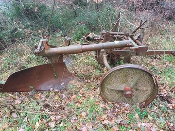 Aratro monovomere e bivomere marca SOGEMA MOD C25