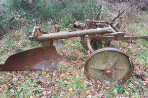 Aratro monovomere marca SOGEMA MOD C25