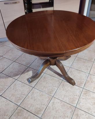Tavolo allungabile in legno color noce – elegante