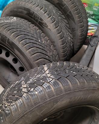 4 gomme invernali  e 4 cerchi in ferro