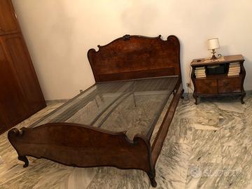 letto stile Chippendale con comodini