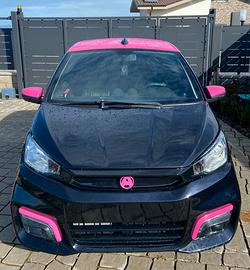 Aixam City Sport nera e fucsia