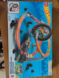 Pista hot wheels centro gomme