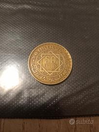 una moneta marocco da 50 francs