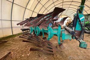 Aratro trivomere Pietro Moro con ali a stecche