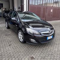 Opel Astra 5p COSMO S
