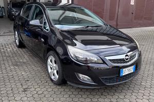 Opel Astra 5p COSMO S