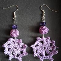 orecchini realizzati a uncinetto 