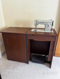 Macchina da cucire Merritt con mobile in legno