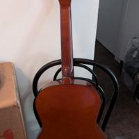 chitarra da ragazzo 