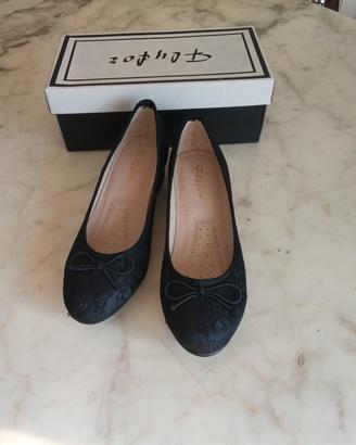 Scarpe donna tg. 36 con piccolo tacco, in pizzo