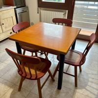 Tavolo allungabile + 4 sedie in legno