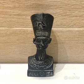 Statuina Regina Nefertiti