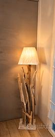 lampada arigianale in legno di mare spiaggiato